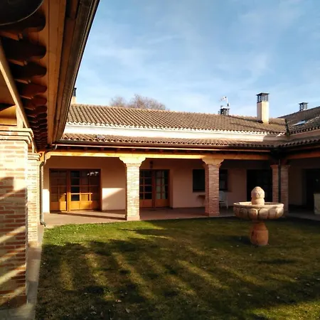 Casas Olmo Y Fresno Jardin Y Piscina A 17 Kilometros De Holiday home Salamanca
