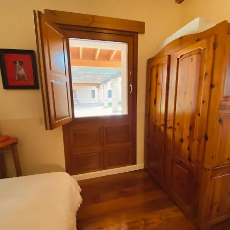 Holiday home Casas Olmo Y Fresno Jardin Y Piscina A 17 Kilometros De *