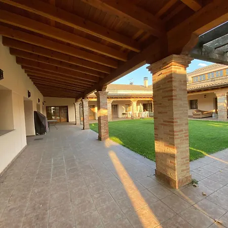 Holiday home Casas Olmo Y Fresno Jardin Y Piscina A 17 Kilometros De
