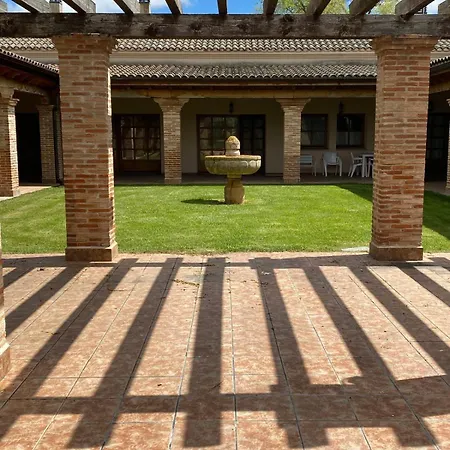 Casas Olmo y Fresno jardín y piscina a 17 kilómetros de Salamanca Casa de Férias Salamanca
