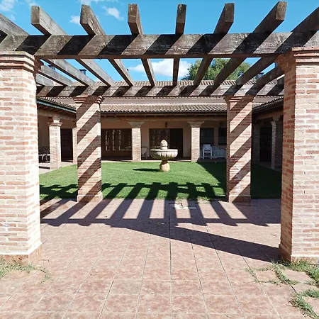 Casas Olmo Y Fresno Jardin Y Piscina A 17 Kilometros De Holiday home Salamanca