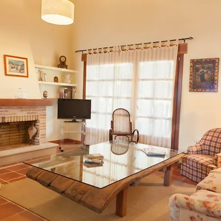 Holiday home Casas Olmo Y Fresno Jardin Y Piscina A 17 Kilometros De