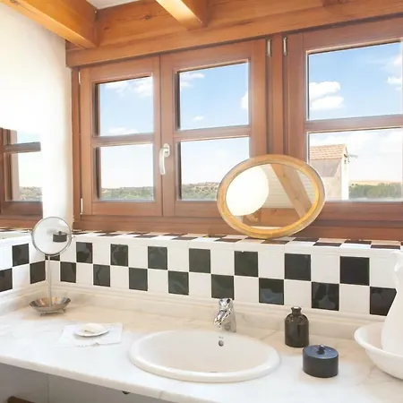 Holiday home Casas Olmo Y Fresno Jardin Y Piscina A 17 Kilometros De