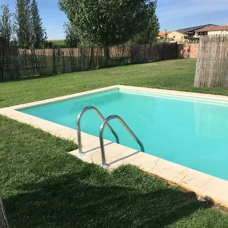 Casas Olmo Y Fresno Jardin Y Piscina A 17 Kilometros De Salamanca